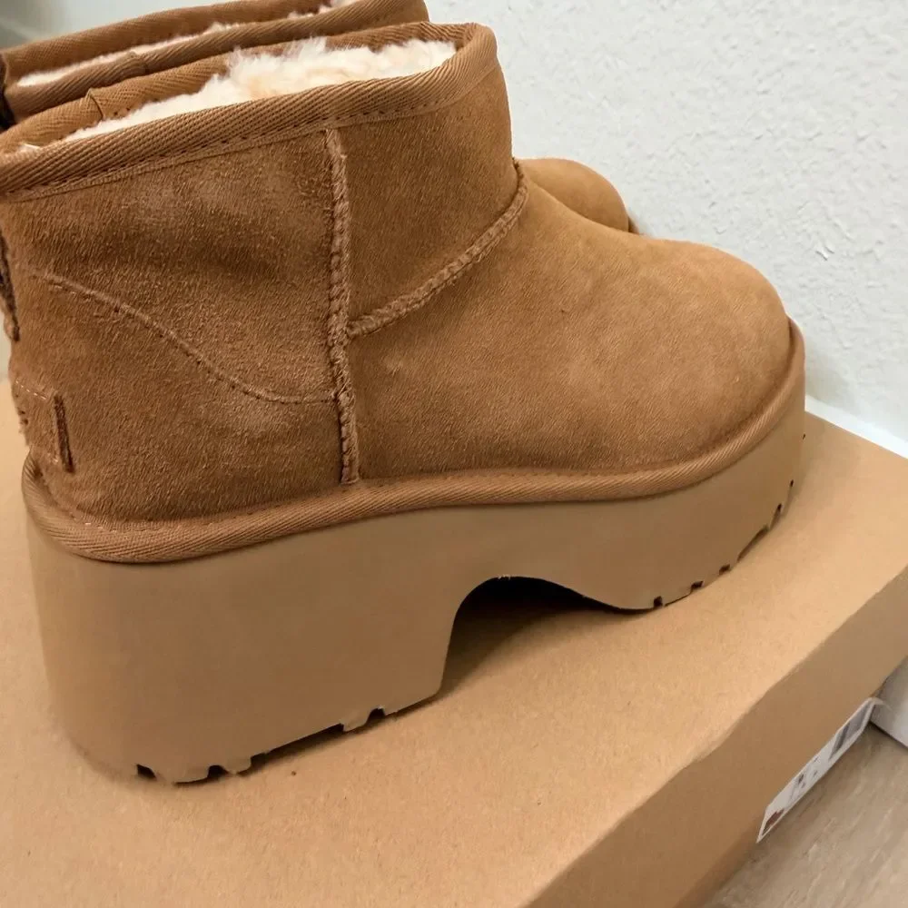 NEW ✨ UGG Women's Brown Suede Platform Mules | US 9